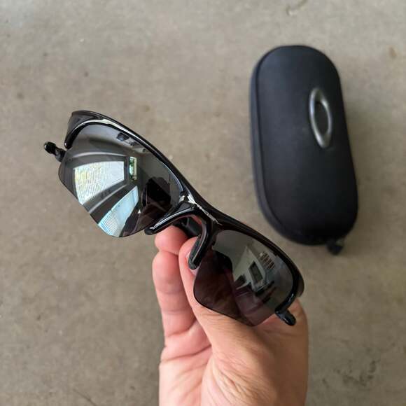 Oakley Half Jacket 2.0 XL Sunglasses with Case - Black Iridium Polarized Lenses - Picture 1 of 9